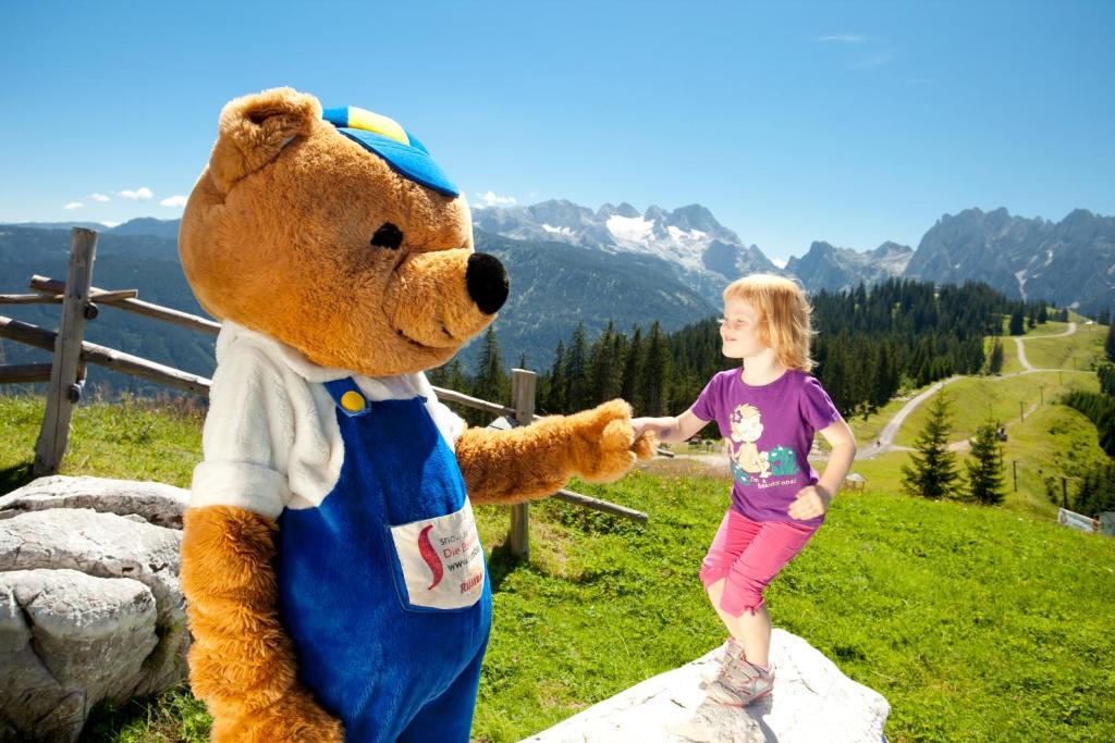 Dachstein West Hotel Gmbh-Kirchenwirt Russbach Russbach am Pass Gschuett Exterior photo